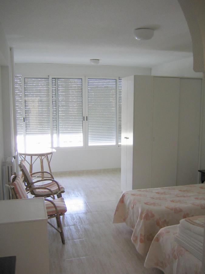 Apartamentos Concorde Alicante Szoba fotó